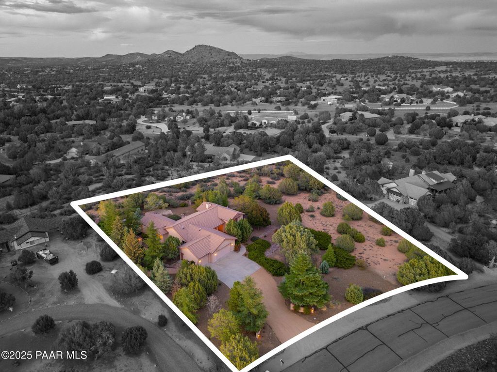 Photo of 13375 N Iron Hawk Drive, Prescott, AZ 86305 (MLS # 1077322)