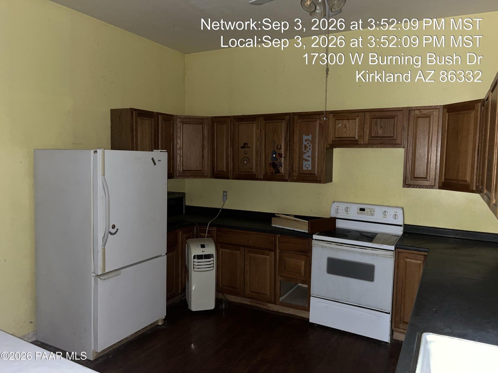 Photo of 17300 W Burning Bush Drive, Kirkland, AZ 86332 (MLS # 1085065)