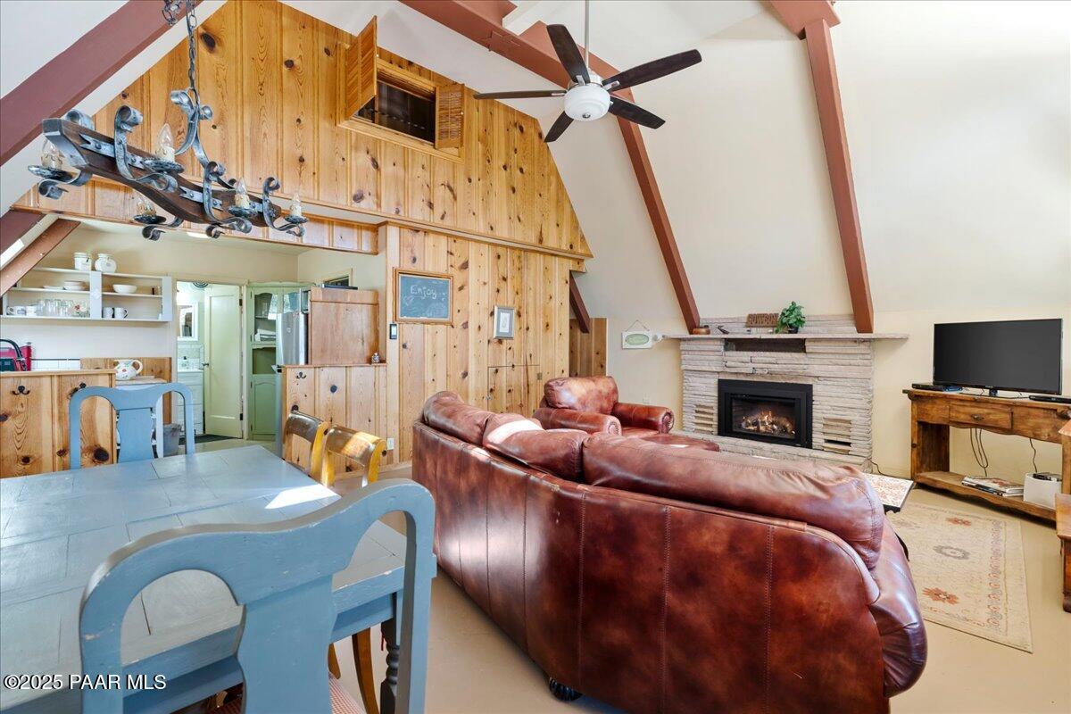 2308 W Mountain Laurel Road