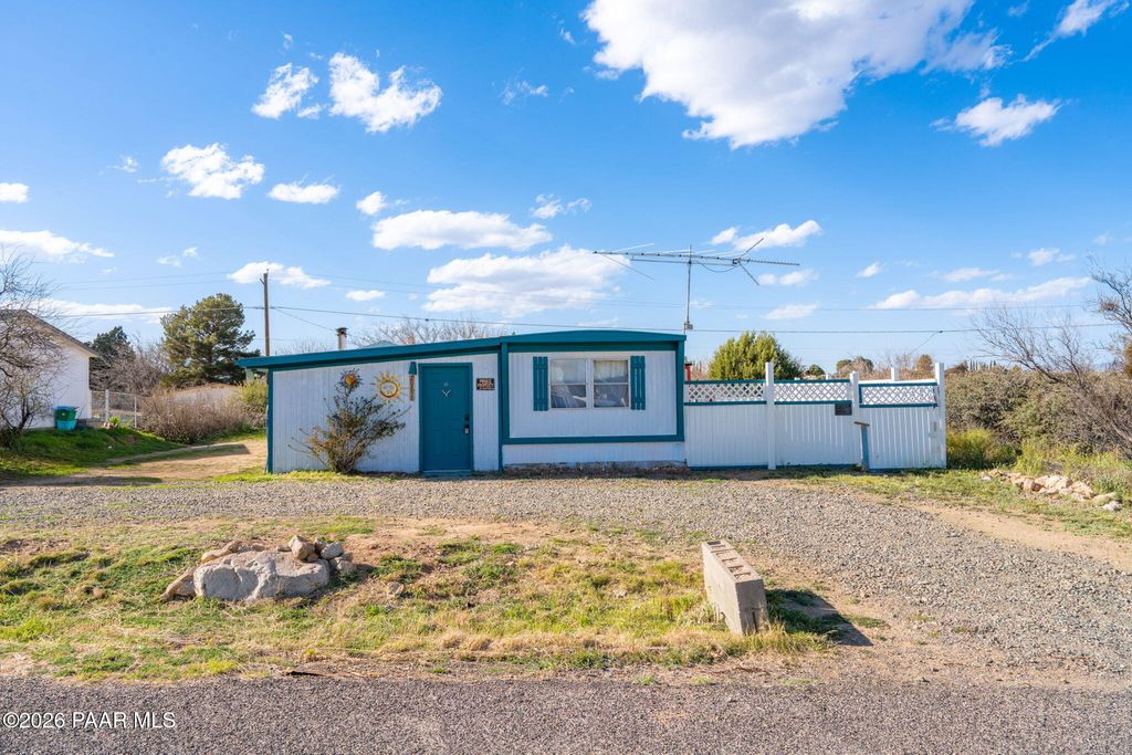 Photo of 20850 E Cedar Drive, Mayer, AZ 86333 (MLS # 1080072)