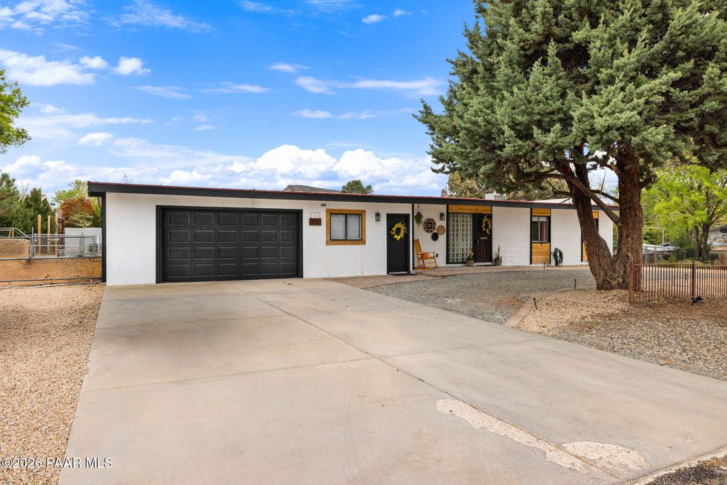 Photo of 3010 Pleasant Valley Circle, Prescott, AZ 86305 (MLS # 1081201)
