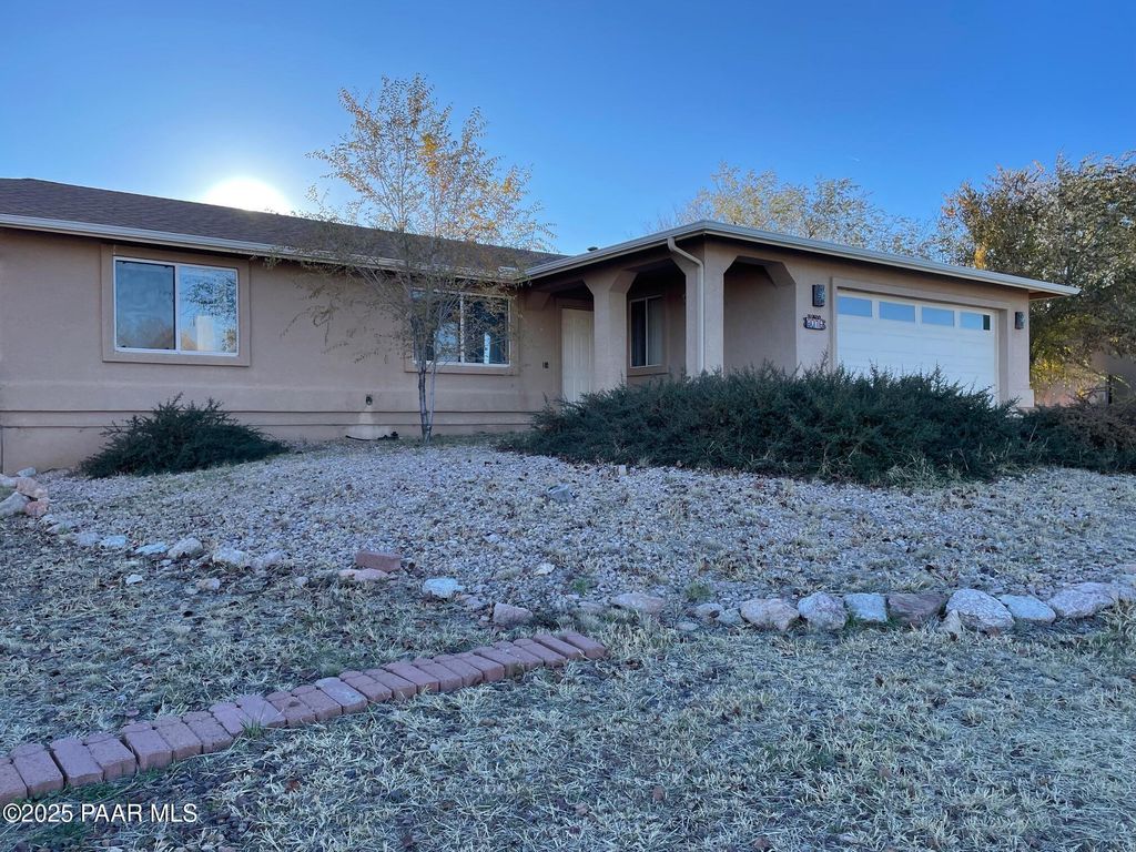 Photo of 6076 N Viewpoint Drive, Prescott Valley, AZ 86314 (MLS # 1078144)