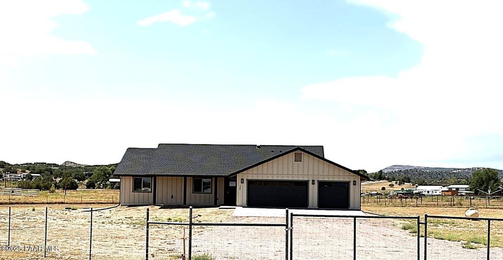 Photo of 1229 Tatanka Circle, Chino Valley, AZ 86323 (MLS # 1078494)