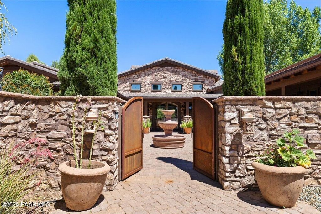 Photo of 15345 N Badlands Circle, Prescott, AZ 86305 (MLS # 1079112)