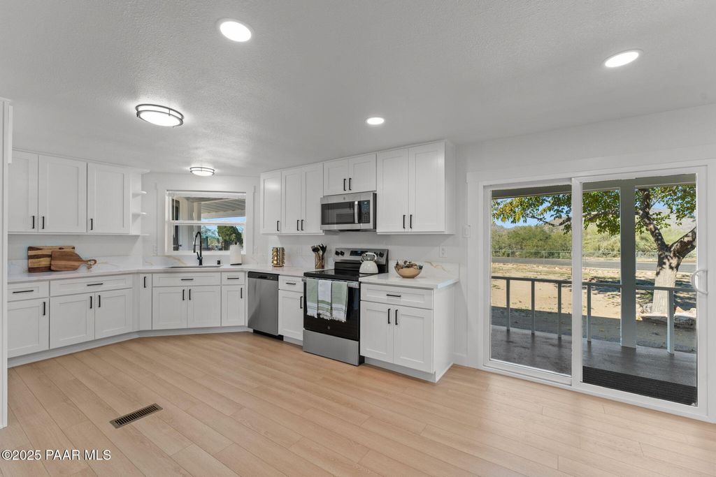 Photo of 23865 W Coleman Drive, Congress, AZ 85332 (MLS # 1078280)