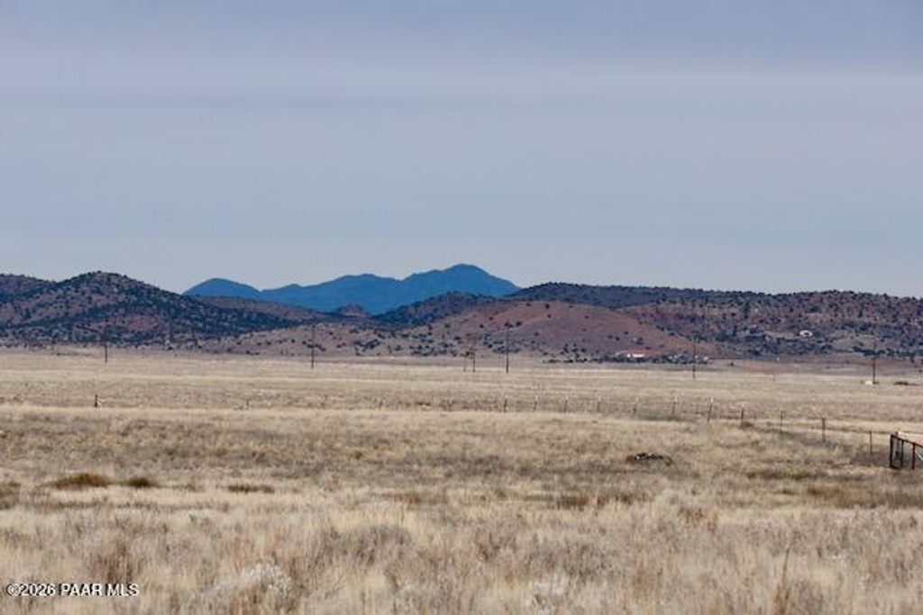 Photo of 3 E Dawn To Milky Way, Prescott Valley, AZ 86315 (MLS # 1078964)