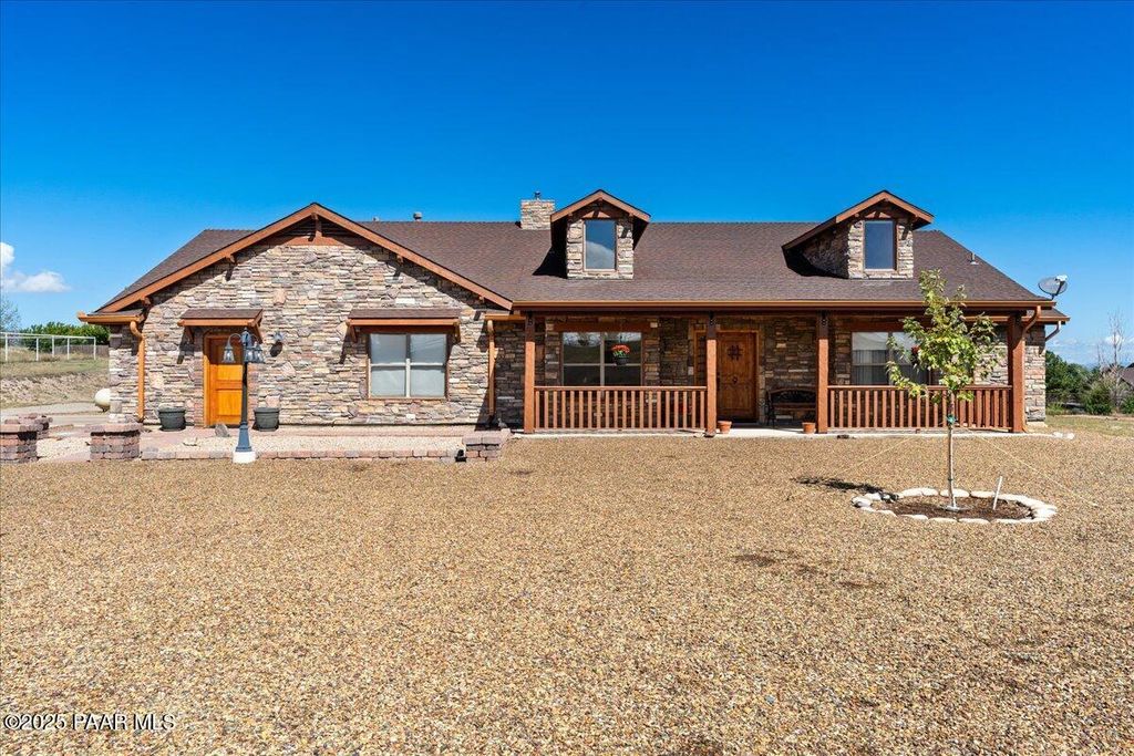 Photo of 2670 W Neighbor Vw, Chino Valley, AZ 86323 (MLS # 1076880)