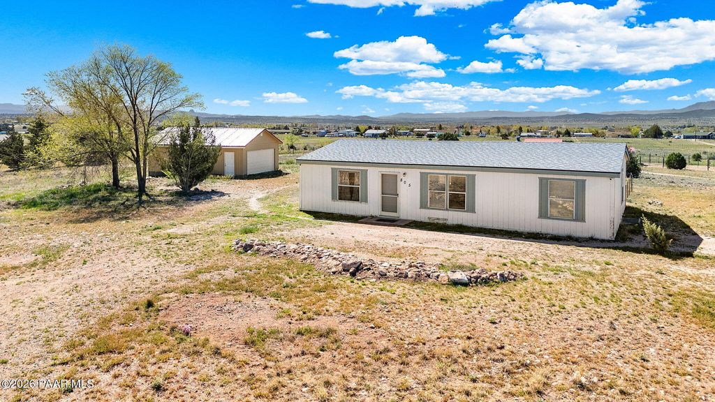 Photo of 805 W Eleanor Road, Paulden, AZ 86334 (MLS # 1080689)