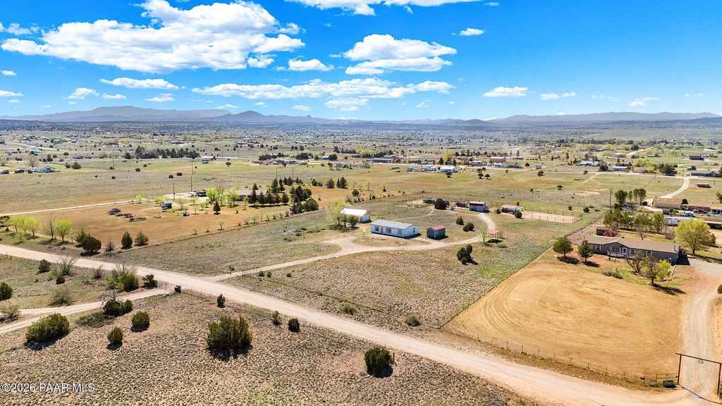 Photo of 805 W Eleanor Road, Paulden, AZ 86334 (MLS # 1080689)