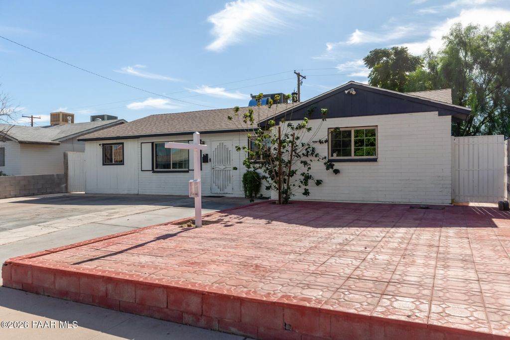 Photo of 8151 W Clarendon Avenue, Phoenix, AZ 85033 (MLS # 1079268)