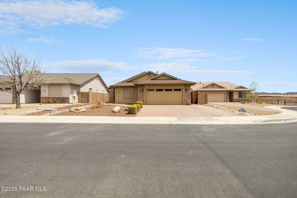 Photo of 317 N La Paz Street, Dewey-Humboldt, AZ 86327 (MLS # 1077145)