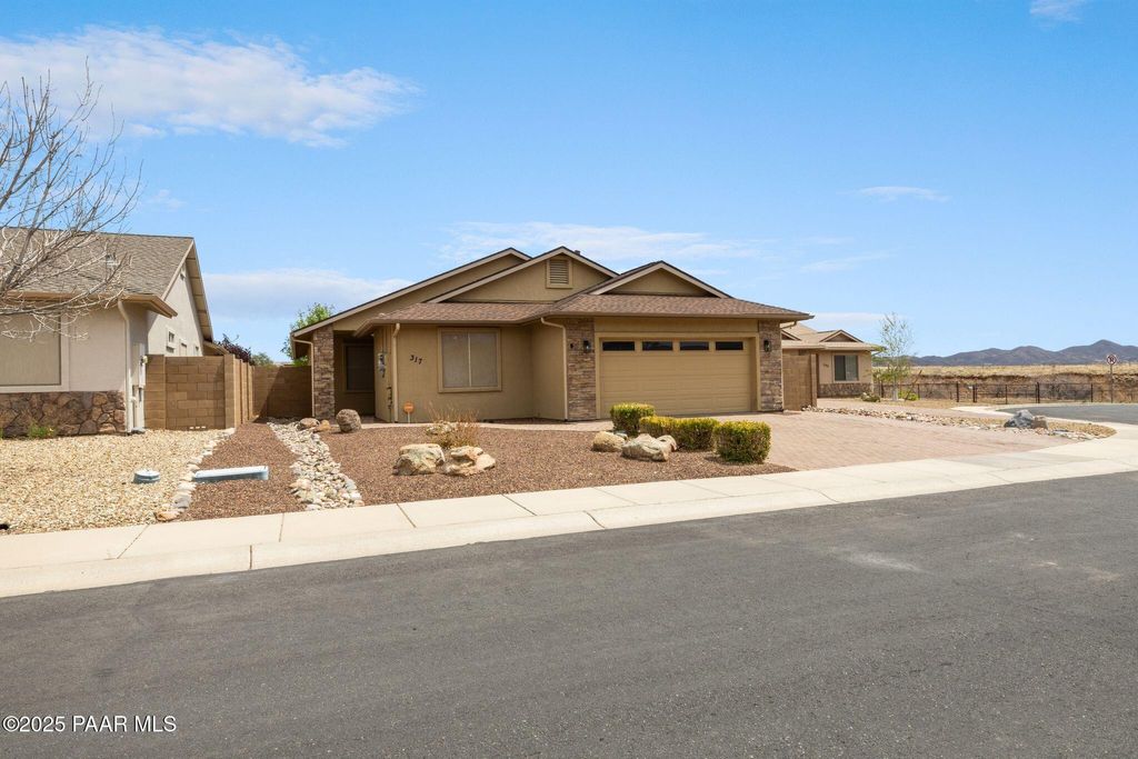 Photo of 317 N La Paz Street, Dewey-Humboldt, AZ 86327 (MLS # 1077145)