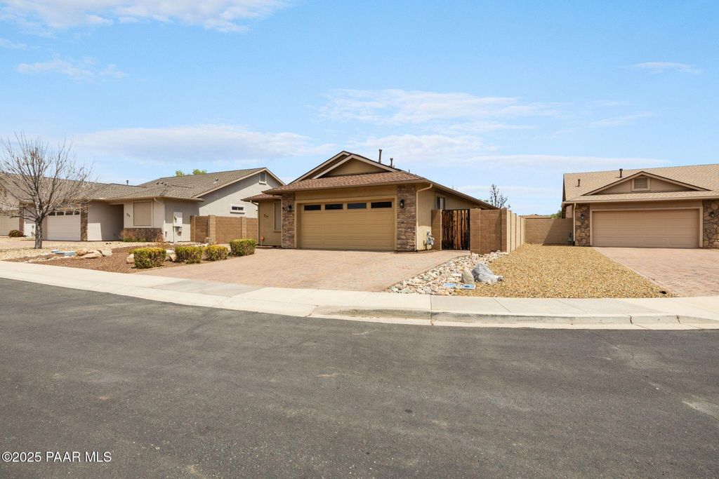 Photo of 317 N La Paz Street, Dewey-Humboldt, AZ 86327 (MLS # 1077145)