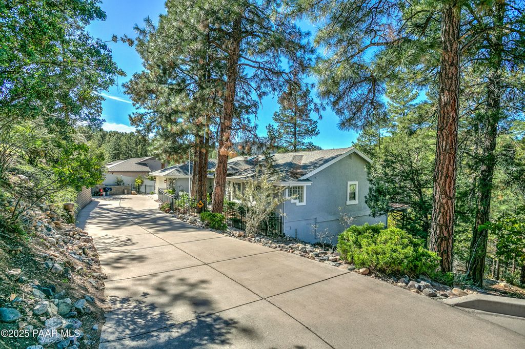 Photo of 1390 E Valley View Road, Prescott, AZ 86303 (MLS # 1077506)