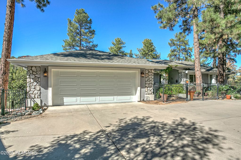 Photo of 1390 E Valley View Road, Prescott, AZ 86303 (MLS # 1077506)
