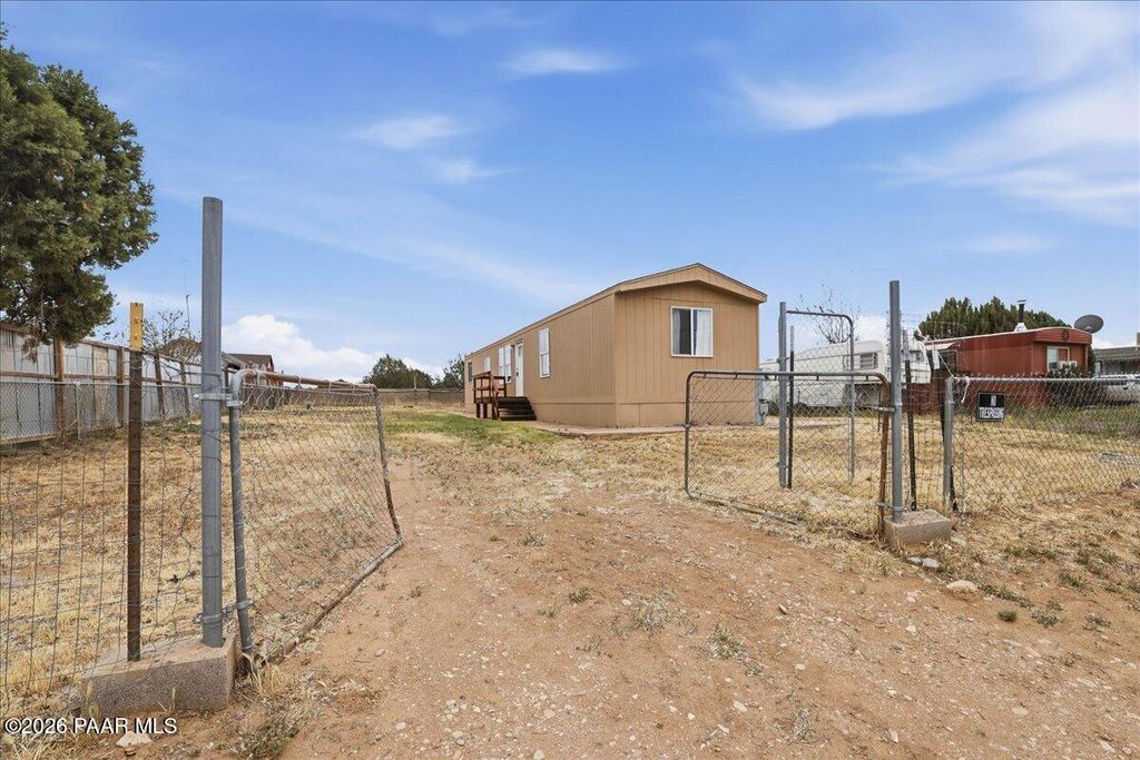 Photo of 25415 N Cedar Drive, Paulden, AZ 86334 (MLS # 1080896)