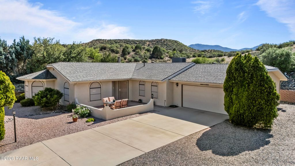 Photo of 666 N Hopi Trail, Dewey-Humboldt, AZ 86327 (MLS # 1081997)