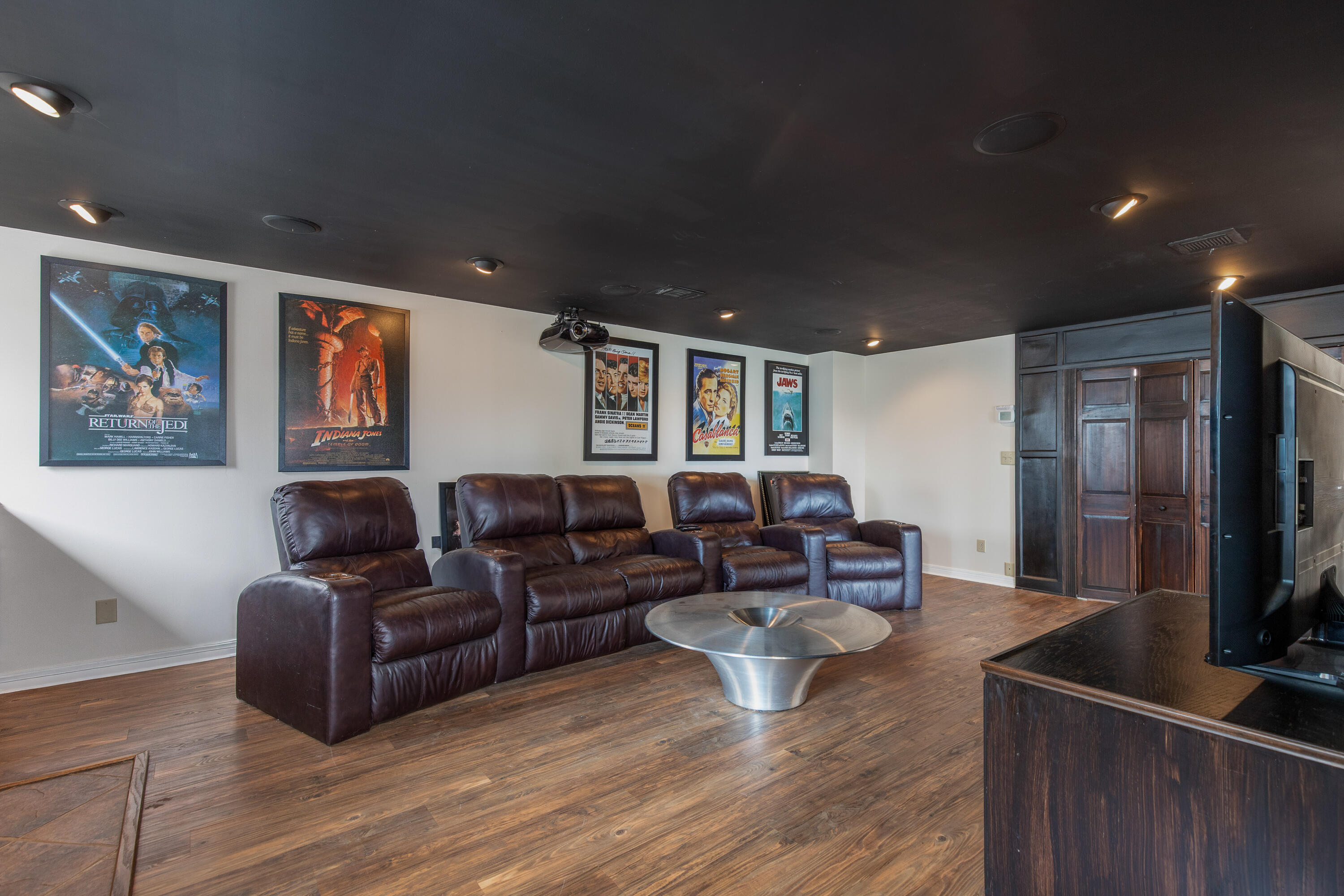 Grove, Oklahoma, 74344, United States, 5 Bedrooms Bedrooms, ,6 BathroomsBathrooms,Residential,Active,2033387