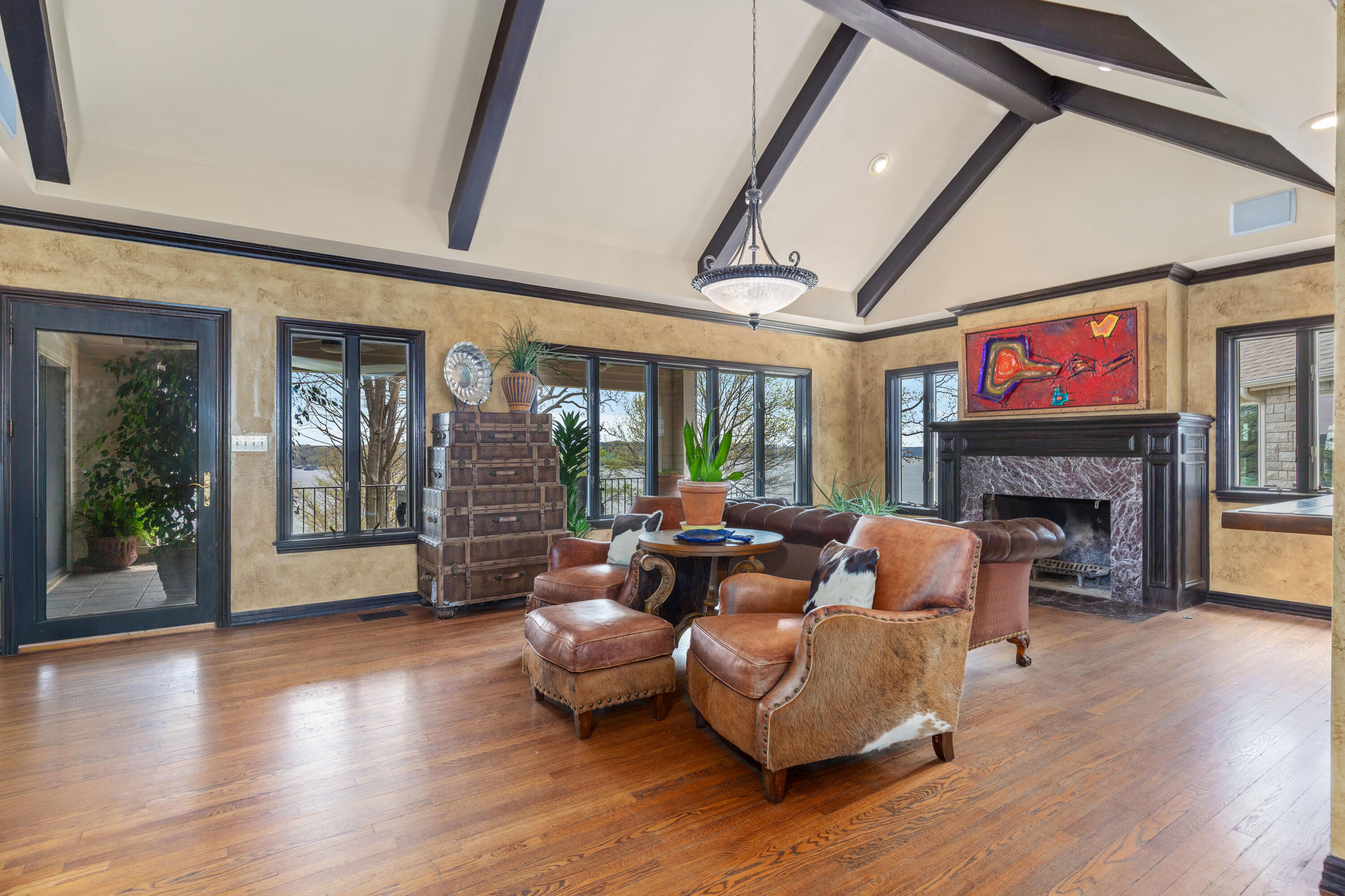 Grove, Oklahoma, 74344, United States, 5 Bedrooms Bedrooms, ,6 BathroomsBathrooms,Residential,Active,2033387
