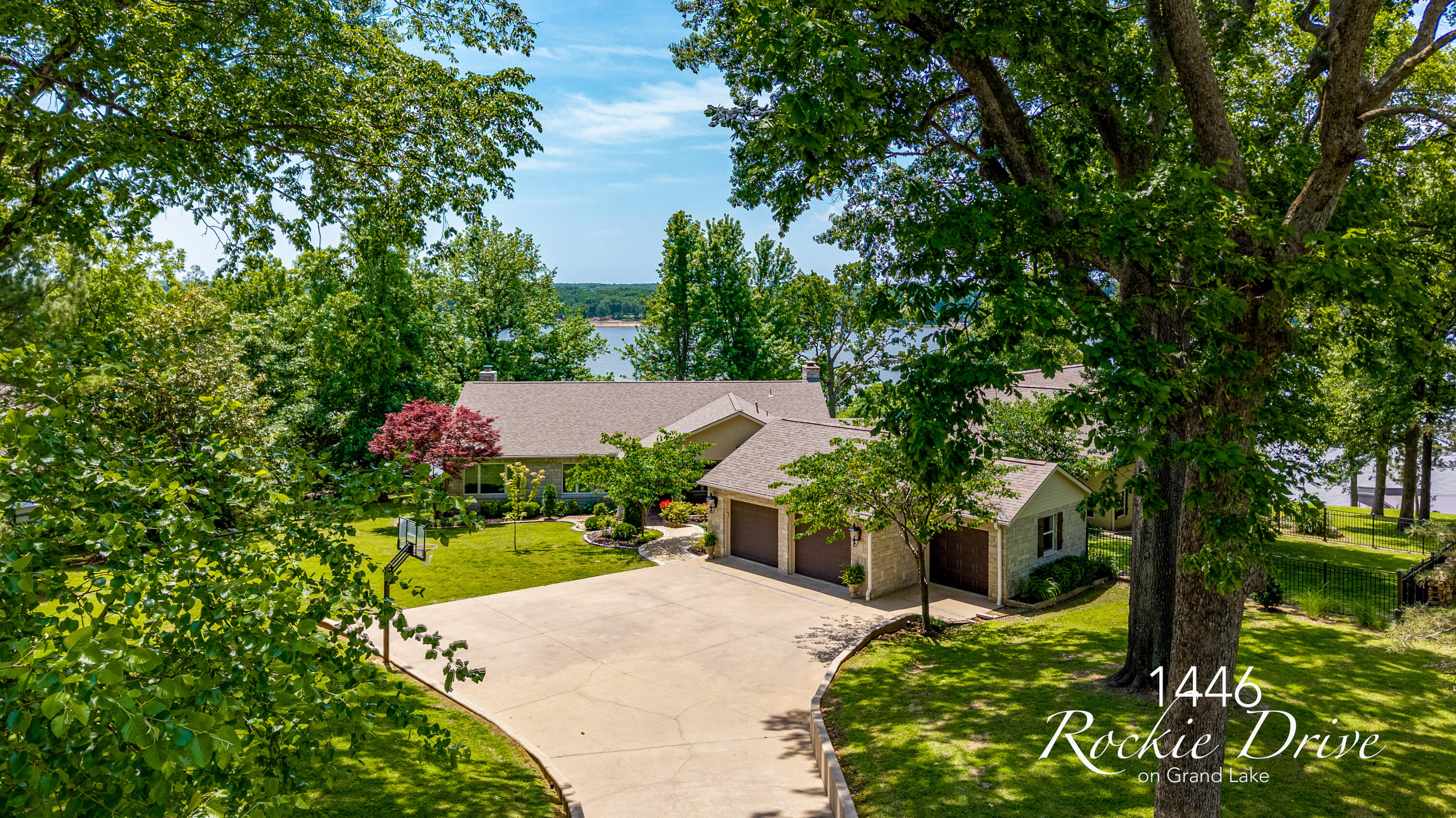 Grove, Oklahoma, 74344, United States, 5 Bedrooms Bedrooms, ,6 BathroomsBathrooms,Residential,Active,2033387