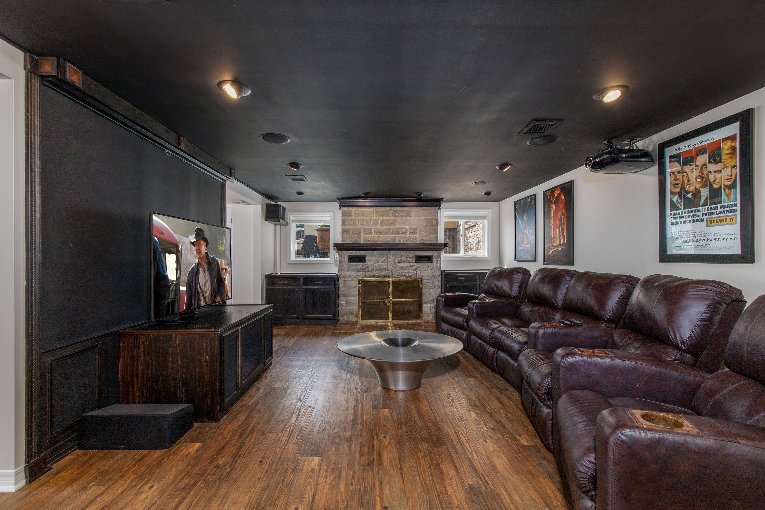 Grove, Oklahoma, 74344, United States, 5 Bedrooms Bedrooms, ,6 BathroomsBathrooms,Residential,Active,2033387