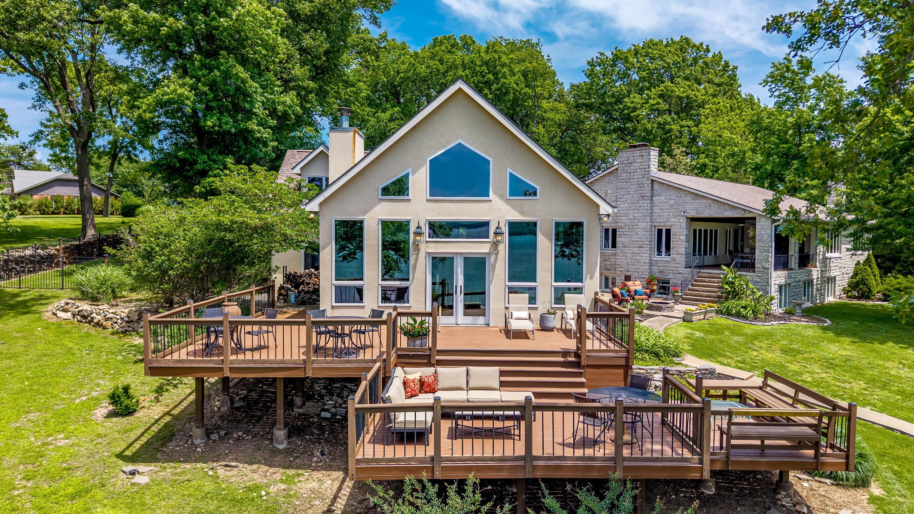 Grove, Oklahoma, 74344, United States, 5 Bedrooms Bedrooms, ,6 BathroomsBathrooms,Residential,Active,2033387