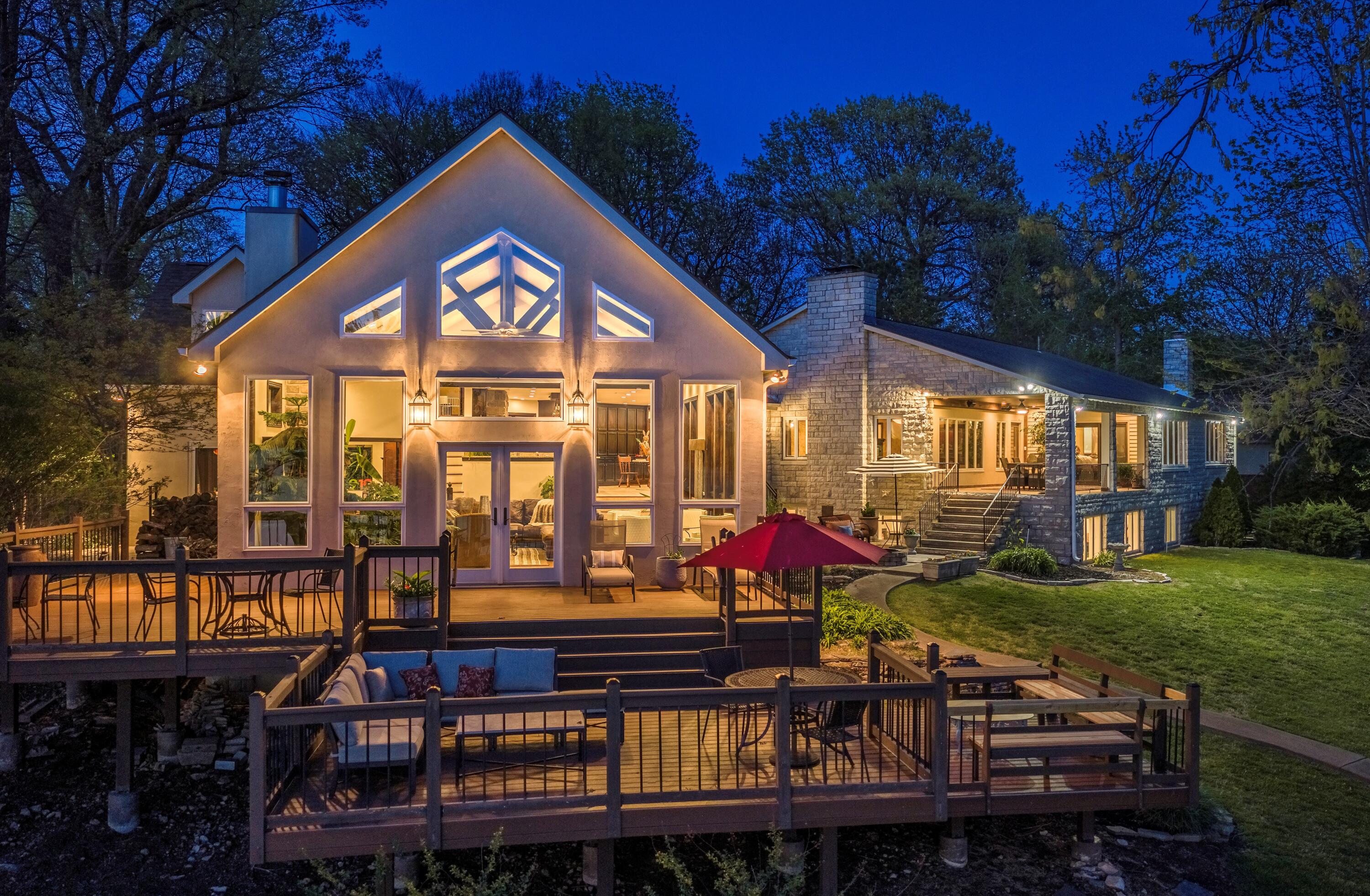Grove, Oklahoma, 74344, United States, 5 Bedrooms Bedrooms, ,6 BathroomsBathrooms,Residential,Active,2033387