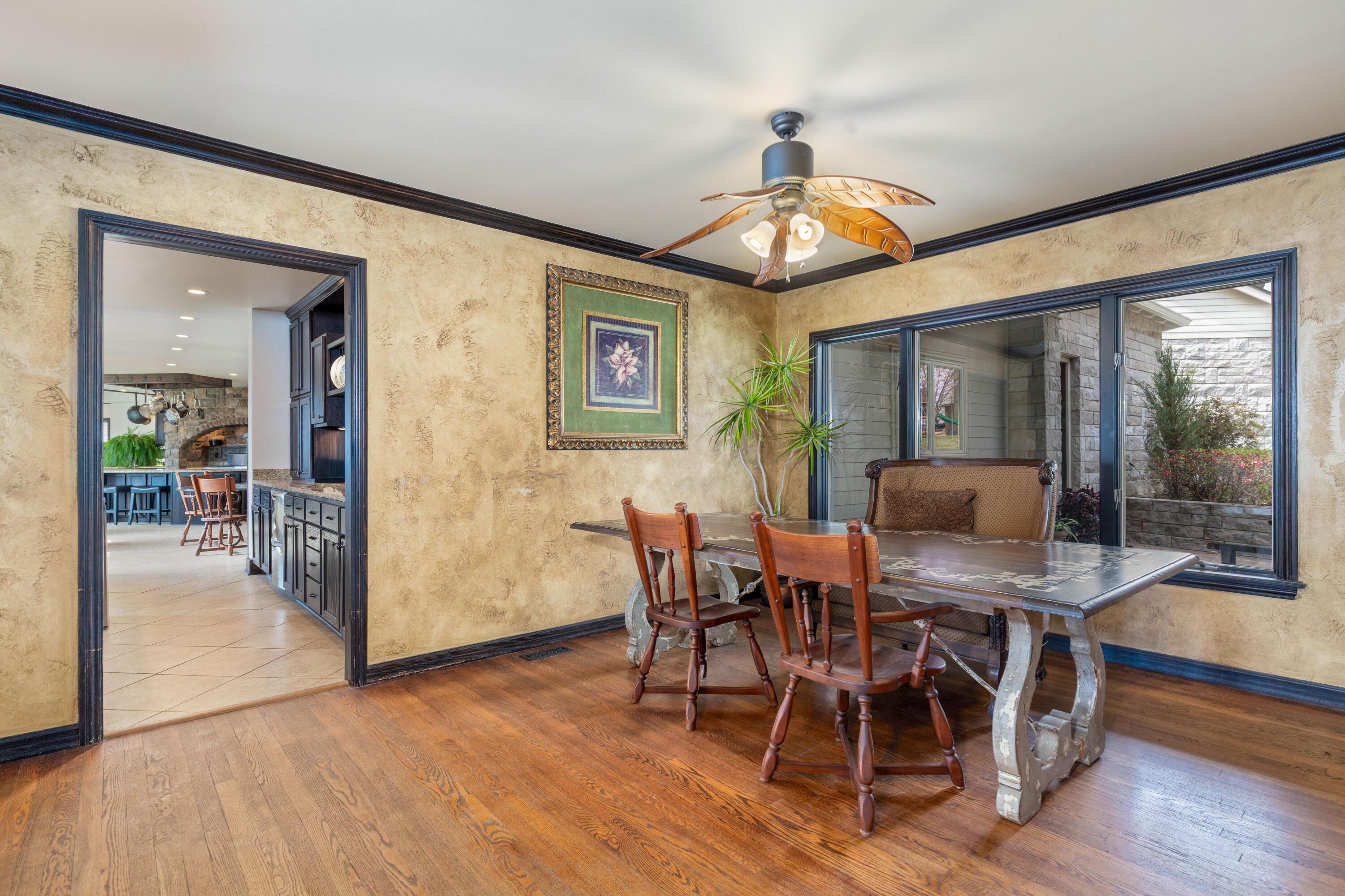 Grove, Oklahoma, 74344, United States, 5 Bedrooms Bedrooms, ,6 BathroomsBathrooms,Residential,Active,2033387