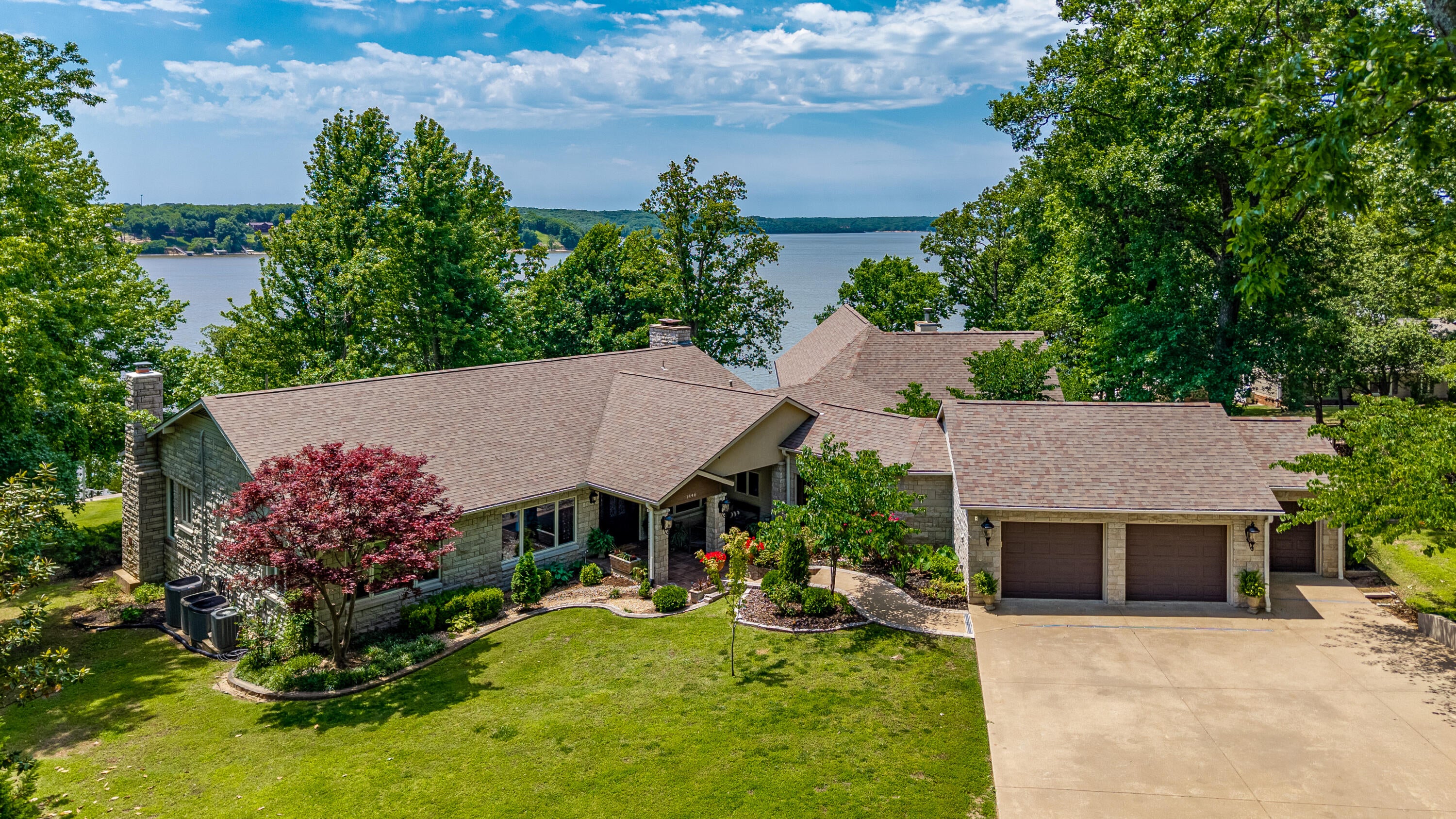 Grove, Oklahoma, 74344, United States, 5 Bedrooms Bedrooms, ,6 BathroomsBathrooms,Residential,Active,2033387