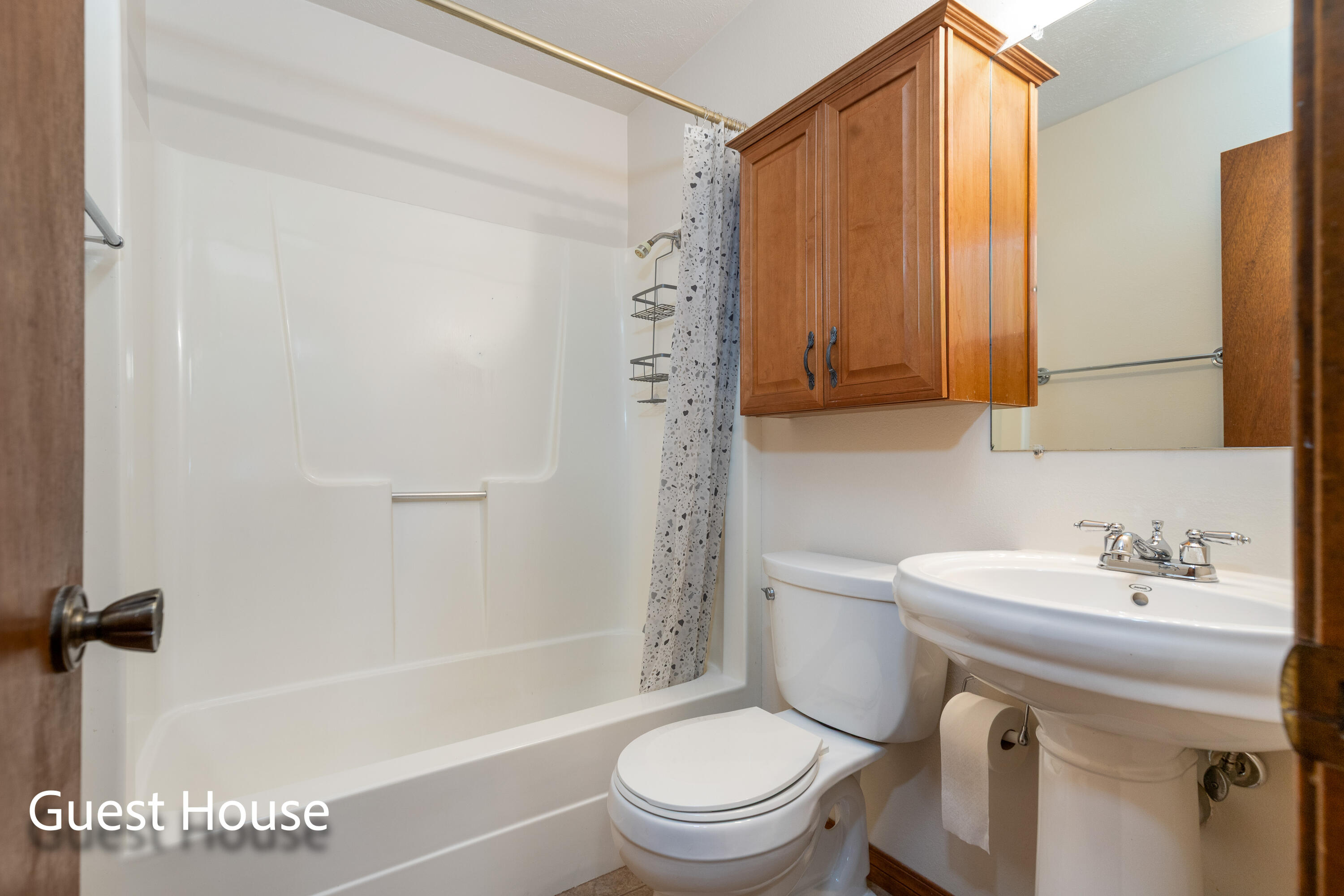 Grove, Oklahoma, 74344, United States, 5 Bedrooms Bedrooms, ,6 BathroomsBathrooms,Residential,Active,2033387