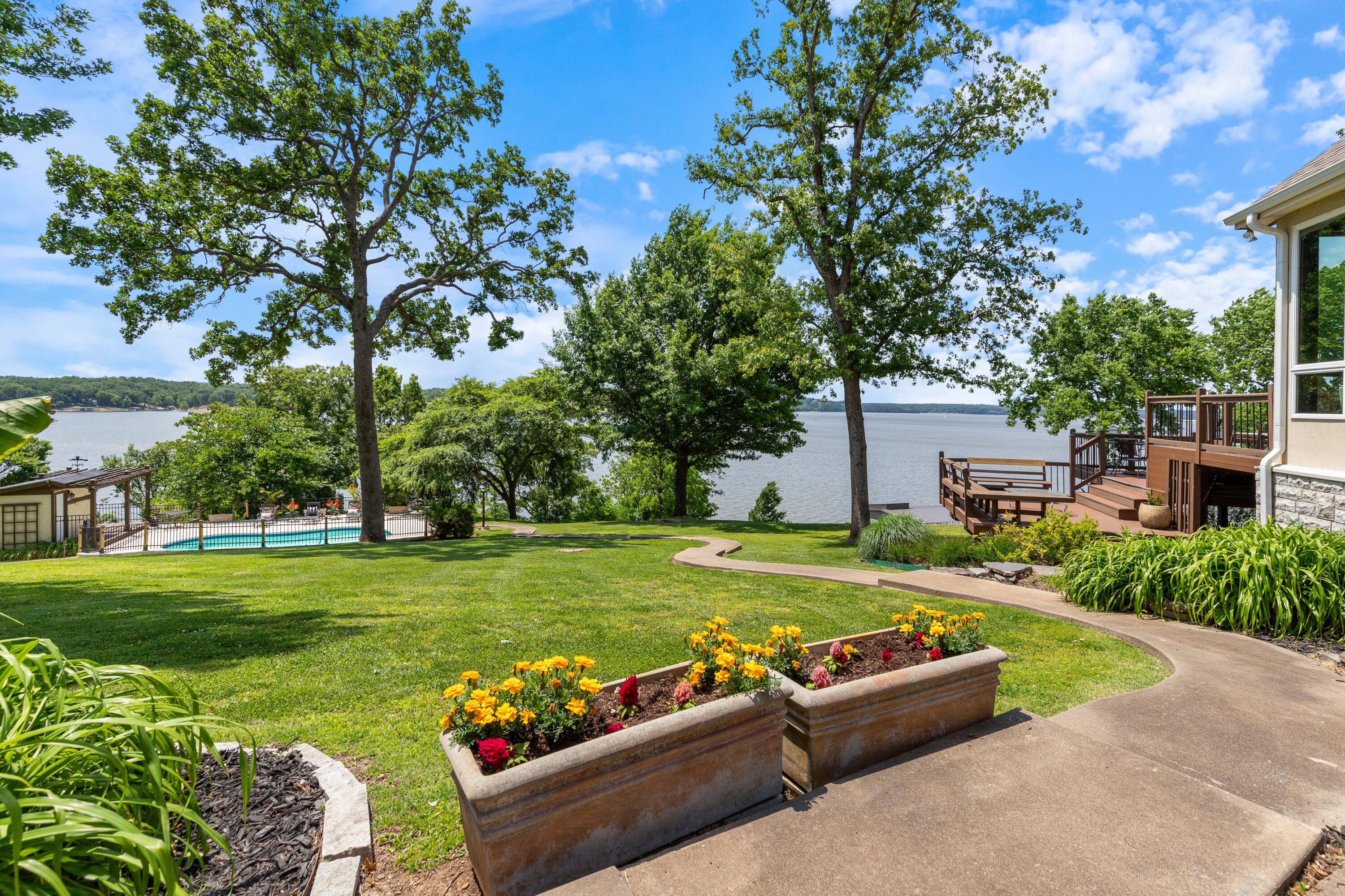 Grove, Oklahoma, 74344, United States, 5 Bedrooms Bedrooms, ,6 BathroomsBathrooms,Residential,Active,2033387