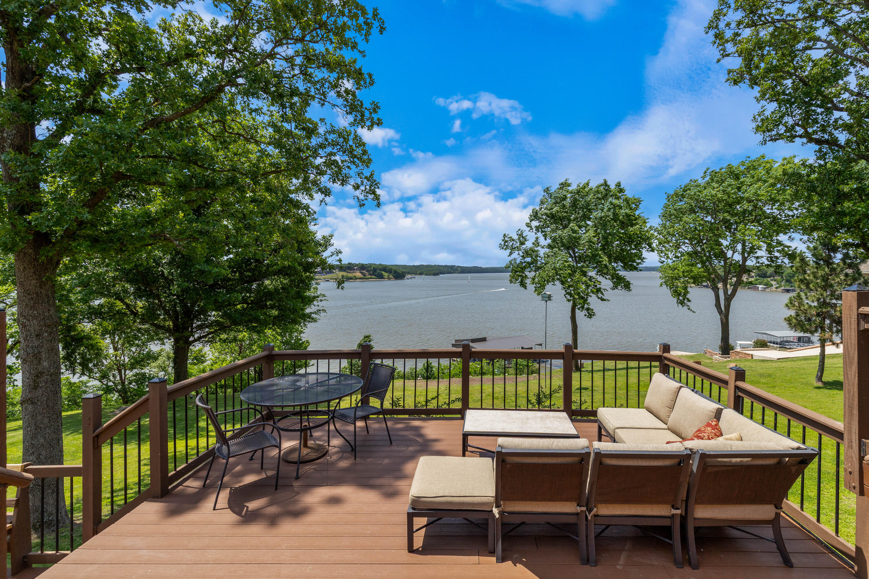 Grove, Oklahoma, 74344, United States, 5 Bedrooms Bedrooms, ,6 BathroomsBathrooms,Residential,Active,2033387