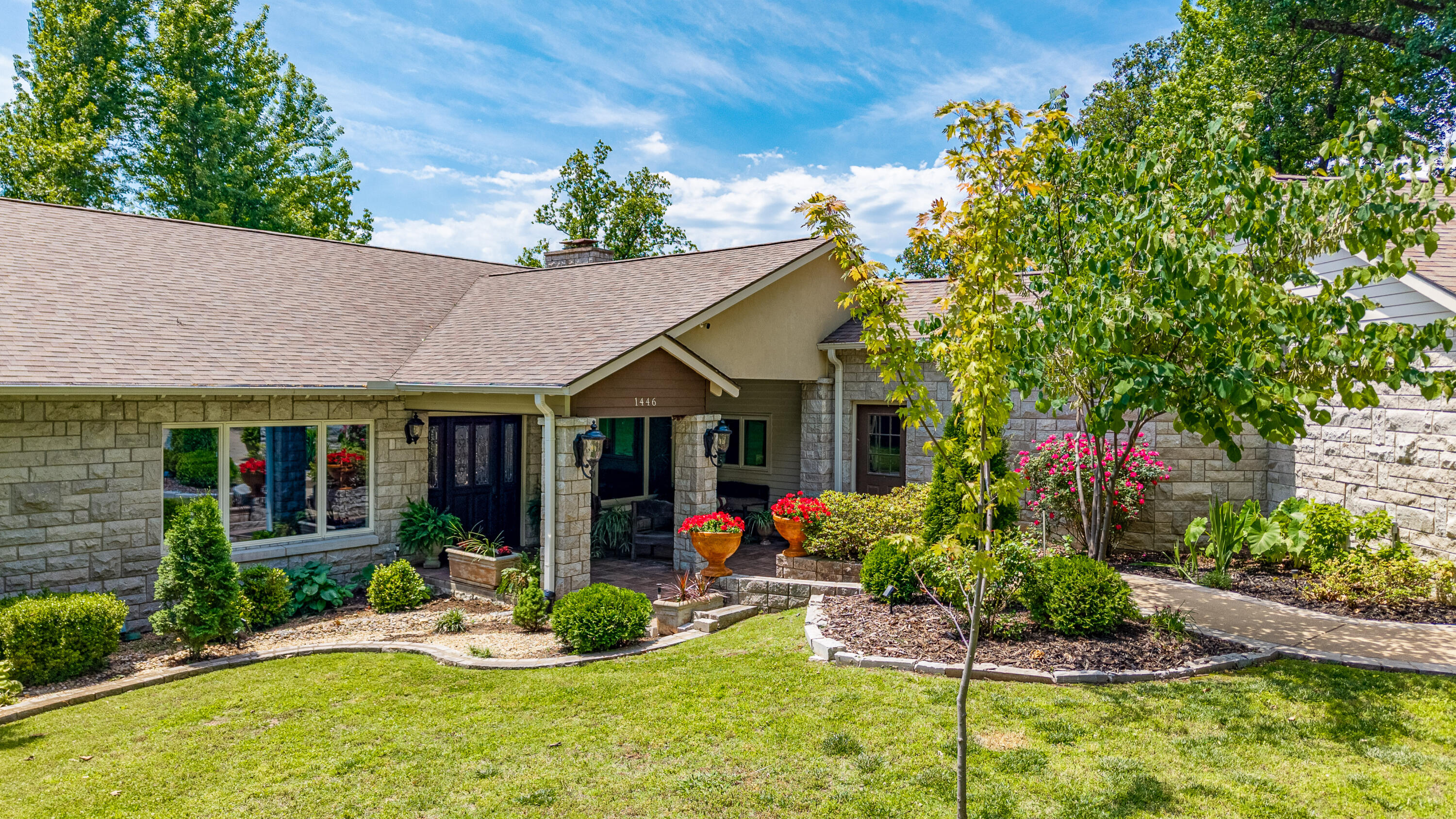 Grove, Oklahoma, 74344, United States, 5 Bedrooms Bedrooms, ,6 BathroomsBathrooms,Residential,Active,2033387