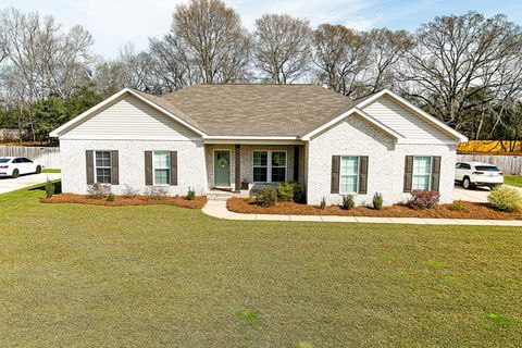 Homes For Sale - 214 Magnolia Place<br/> Newton, AL 36352