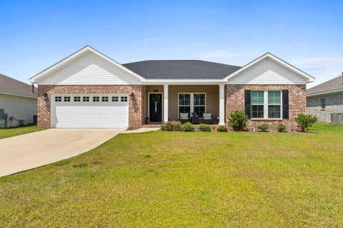 Homes For Sale - 208 Wellington Way<br/> Headland, AL 36345