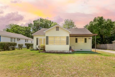 Homes For Sale - 617 Mclendon Avenue<br/> Andalusia, AL 36420