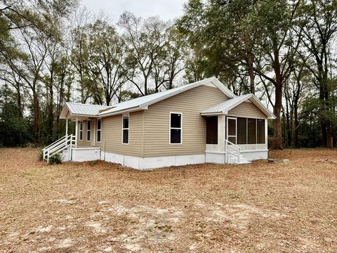 Homes For Sale - 108 E High Avenue<br/> Geneva, AL 36340