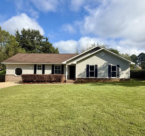 Homes For Sale - 107 Bartlet Dr<br/> Dothan, AL 36305