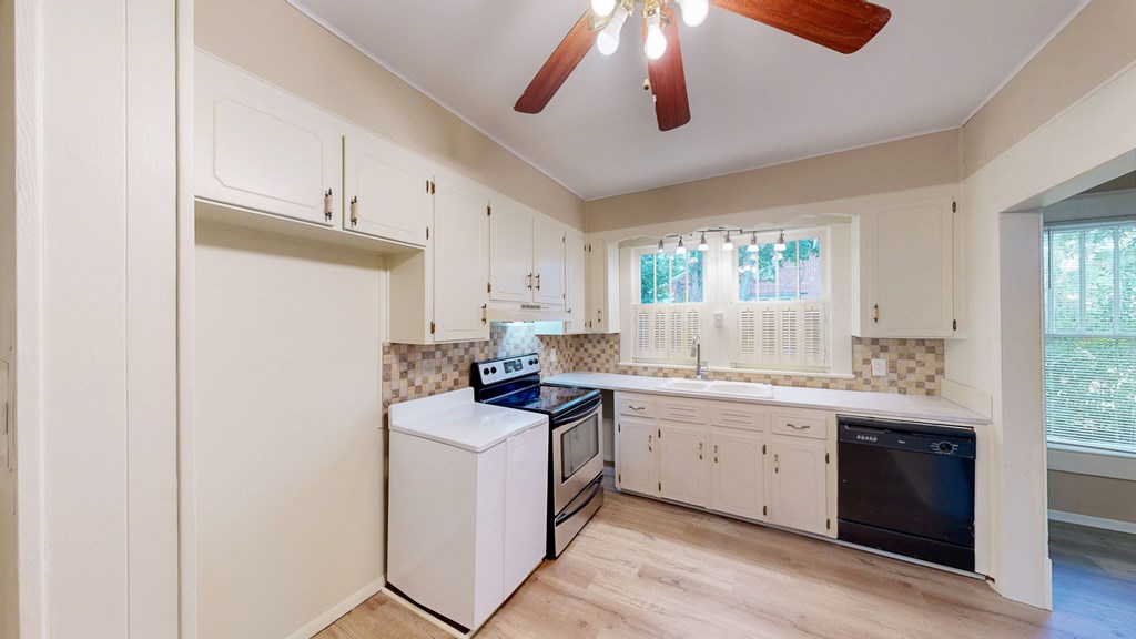 Dothan, Alabama 36301, United States, 3 Bedrooms Bedrooms, ,2 BathroomsBathrooms,Residential,Active,235621