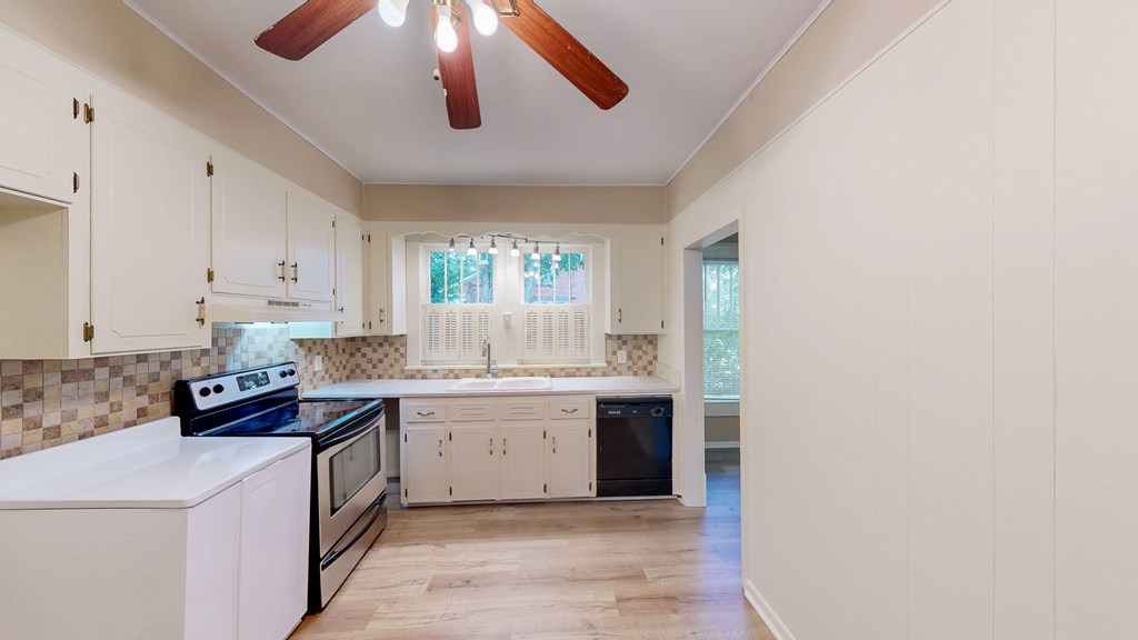 Dothan, Alabama 36301, United States, 3 Bedrooms Bedrooms, ,2 BathroomsBathrooms,Residential,Active,235621