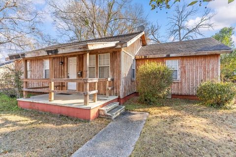 Homes For Sale - 304 Main St<br/> Ashford, AL 36312