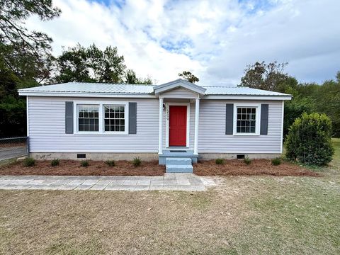 Homes For Sale - 209 Leatherwood Ct<br/> Ozark, AL 36360