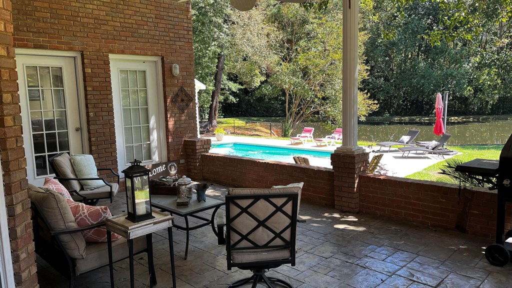 407 Shakespeare Dr, Dothan, Alabama image 2