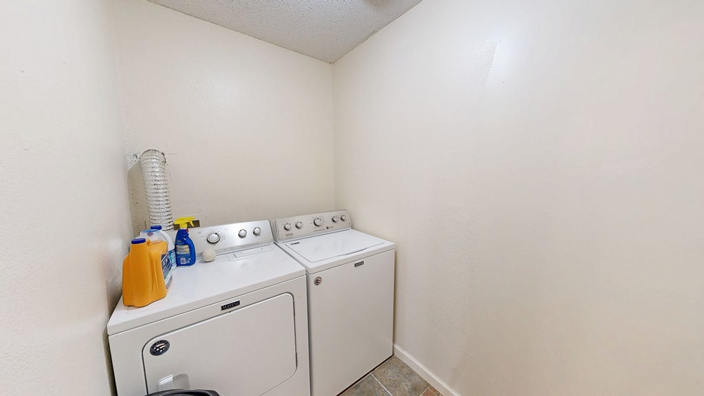 Daleville, Alabama 36322, United States, 2 Bedrooms Bedrooms, ,1 BathroomBathrooms,Residential,Pending,250594