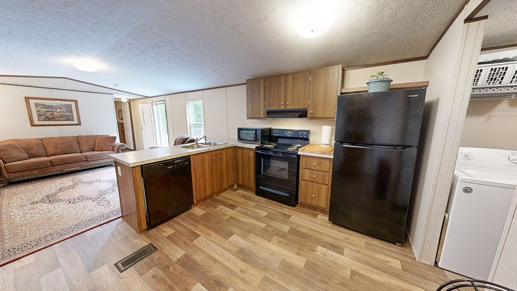 Daleville, Alabama 36322, United States, 2 Bedrooms Bedrooms, ,1 BathroomBathrooms,Residential,Pending,250594