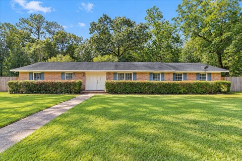 Homes For Sale - 101 Bridlewood Circle<br/> Dothan, AL 36301
