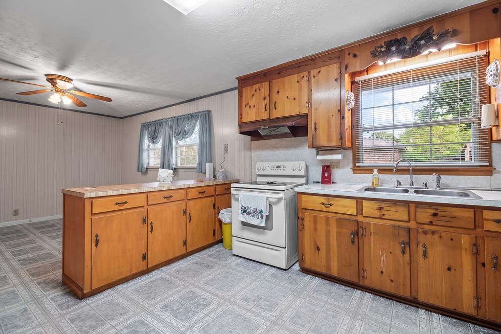 902 Moss Street, Dothan, Alabama image 3