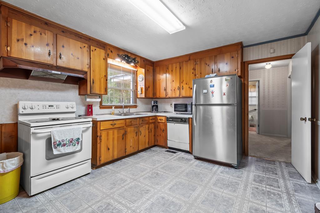 902 Moss Street, Dothan, Alabama image 4