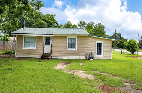 Homes For Sale - 300 Murray Street<br/> Henry County, Headland, AL 36345