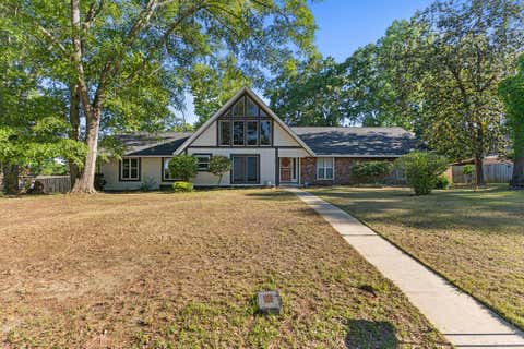 Homes For Sale - 202 E Kingswood Drive<br/> Enterprise, AL 36330